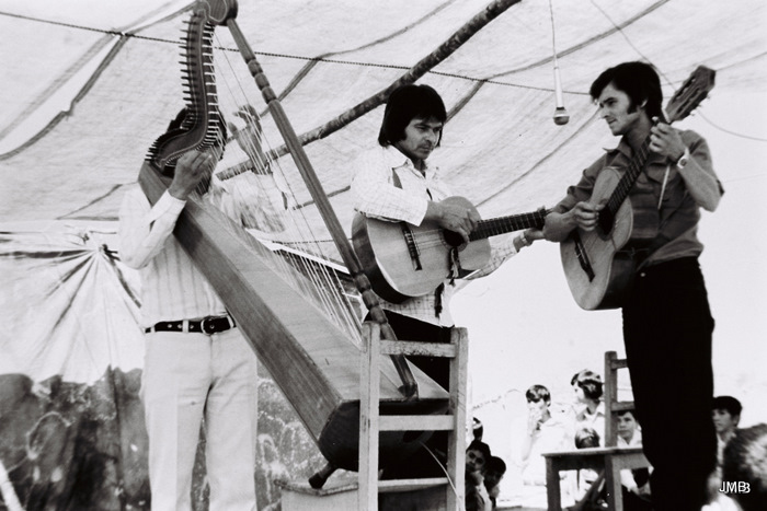 AÑO 1982 - BLANCO Y NEGRO - VIDA CAMPESINA EN PARAGUAY (JOSÉ MARÍA BLANCH)
